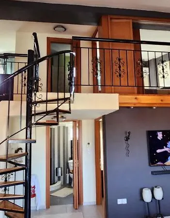 George's Modern Apartment