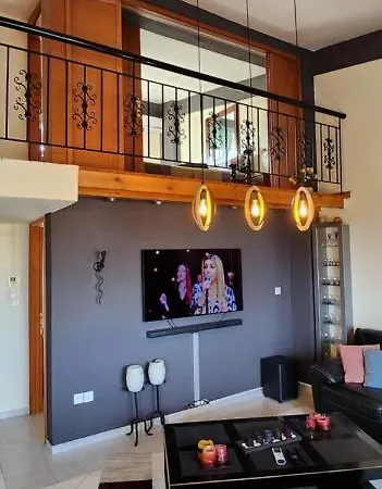 George's Modern Apartment *