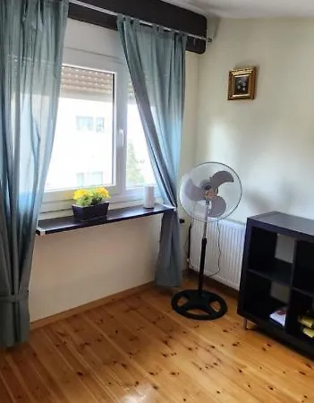 George's Modern Apartment *