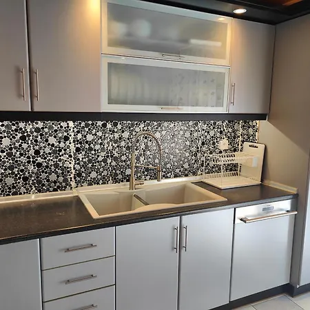 George's Modern Appartement