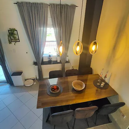 George's Modern Apartment